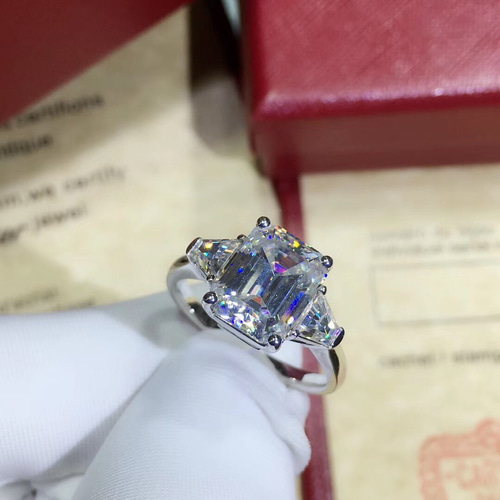 本物保証 リング k18 モアサナイト 3ct 最高級 エメラルドカット 指輪