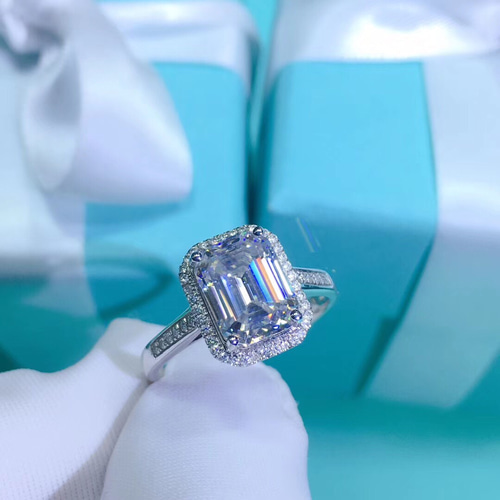 最高級モアサナイト　エメラルドカットリング 最高級モアッサナイト エメラルドカットリング