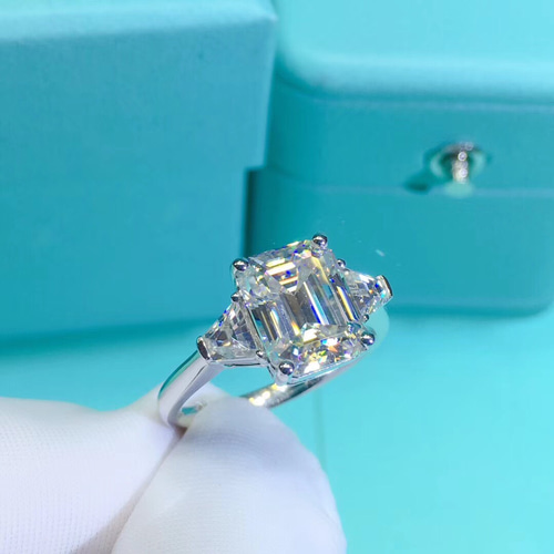 高品質 モアサナイト エメラルドカット リング 9号 オーダーメイド 鑑別書付き リング K18 ゴールド 3ct