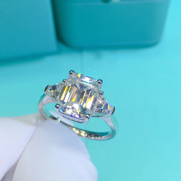 オーダーメイド 鑑別書付き リング K18 ゴールド 3ct モアサナイト 高品質 エメラルド　カット 4枚目の画像