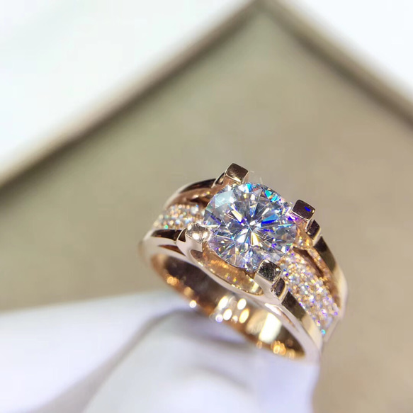 オーダーメイド メンズ　鑑別書付き リング K18ゴールド 1ct モアサナイト 高品質 4枚目の画像