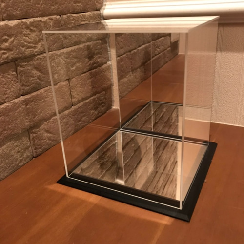 フィギュアなどが綺麗に映えます‼『アクリル・ミラーケース』サイズM