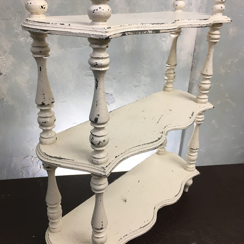 シェルフ・ナポレオンシェルフ・飾り棚・ホワイト系・シャビー仕上げ