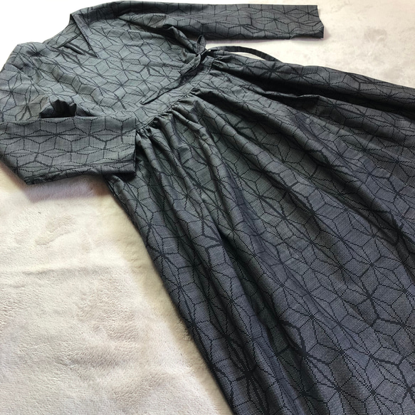 アンティーク大島紬のカシュクールワンピースコート　麻の葉　着物リメイク 3枚目の画像