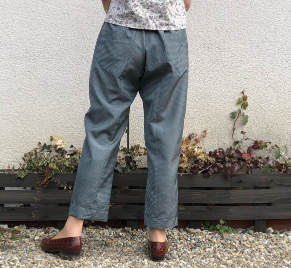 大島紬のゆったりテーパードパンツ　グレー　お好きな着丈で　大人の普段着　着物リメイク　 3枚目の画像