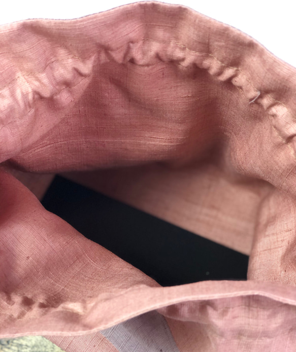 結城紬のパッチワーク巾着　薄紫／ピンク　バッグ　ポーチ　バッグインバッグ　着物リメイク 4枚目の画像