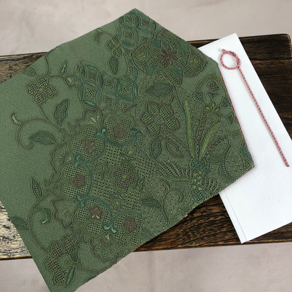 汕頭刺繍のリバーシブル袱紗　正絹　ギフト　新生活　着物リメイク 3枚目の画像