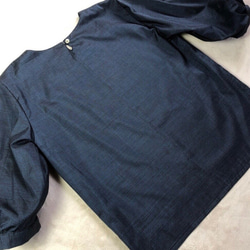 大島紬のプルオーバー　ブラウス　バルーンスリーブ　紺亀甲　着物リメイク　 4枚目の画像