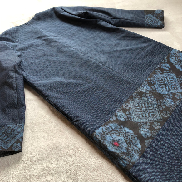 アンティーク大島紬のパッチワークコート　リバーシブル　青　着物リメイク 4枚目の画像