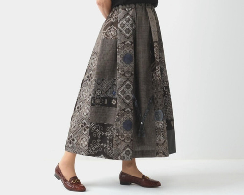 【一点物】大島紬 × 3種龍郷柄入パッチワーク スカート＊裏地シルク＊ポケット付 日本／大島紬】アンティーク大島紬の巻スカート パッチワーク 龍郷青