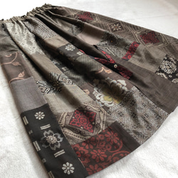 アンティーク大島紬のパッチワークスカート　龍郷赤　裏地付き　着物リメイクスカート 2枚目の画像