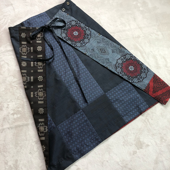【一周年記念セール】　大島紬の巻きスカート　受注制作　パッチワーク　最後の一枚です　着物リメイクスカート42 2枚目の画像