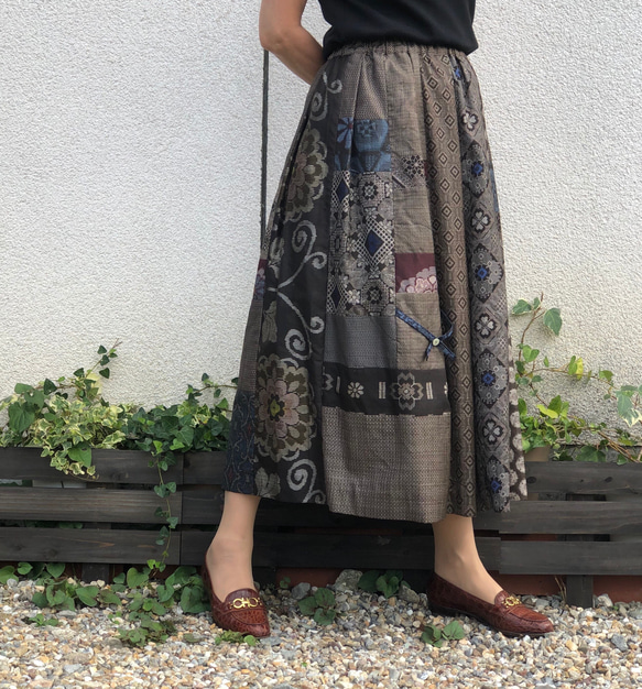 アンティーク大島紬のパッチワークスカート　龍郷　丈85ｃｍ　裏地付き　着物リメイクスカート47　 1枚目の画像
