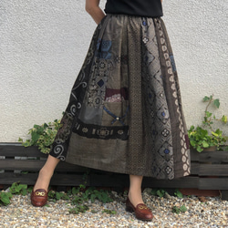 アンティーク大島紬のパッチワークスカート　龍郷　丈85ｃｍ　裏地付き　着物リメイクスカート47　 3枚目の画像