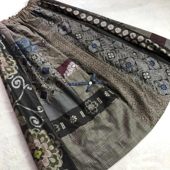 アンティーク大島紬のパッチワークスカート　龍郷　丈85ｃｍ　裏地付き　着物リメイクスカート47　 8枚目の画像