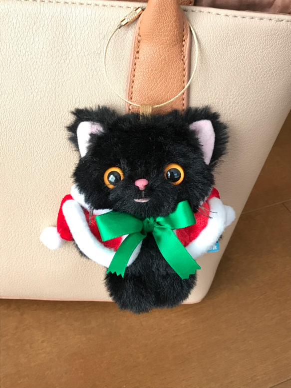 Creema限定「サンタの黒猫ちゃん」ぬいぐるみワイヤーキーリング付き 4枚目の画像