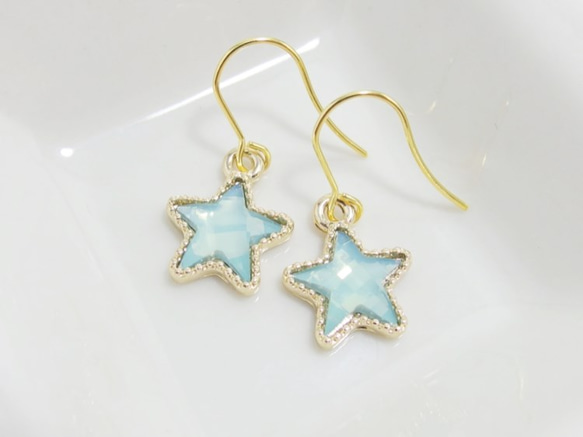 ❤SALE❤*P66***キラキラカットビーズ(スター)☆ピアス（グリーン） 1枚目の画像