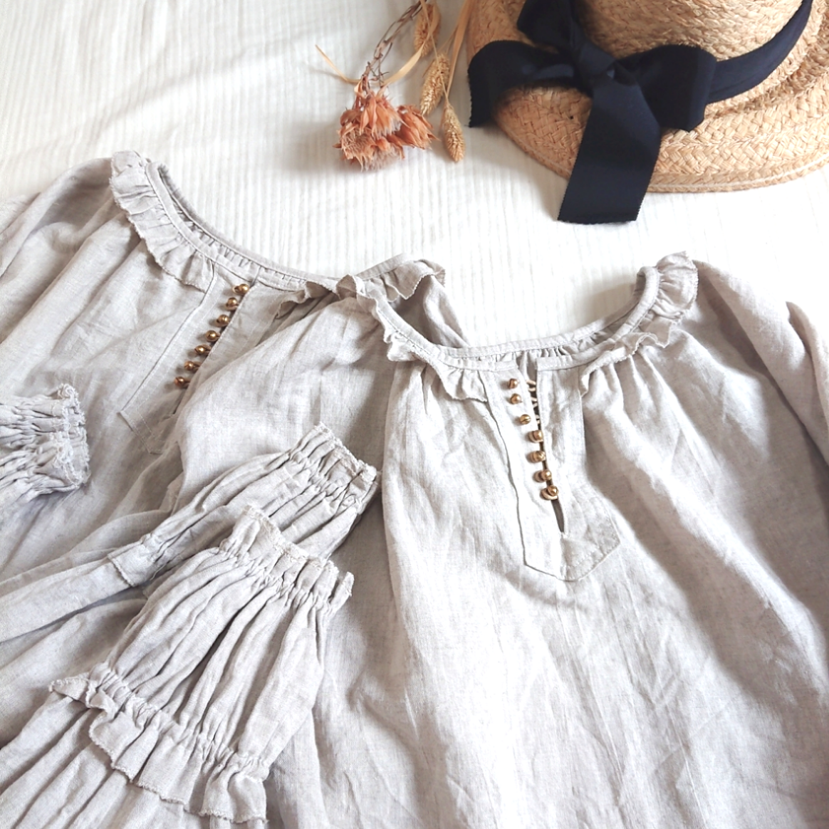 「鈴鳴るギャザーブラウス」鈴ボタン　綿麻生地　長袖　ナチュラル　フリルブラウス