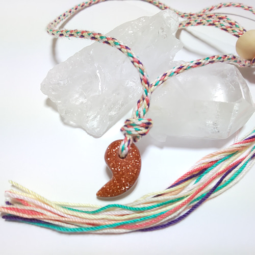 送料無料】手作り組紐ネックレス☆ゴールドサンドストーン勾玉付