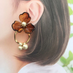 flower　asymmetry　ピアス／イヤリング 2枚目の画像