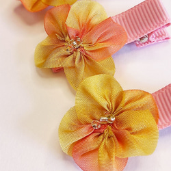 お花の髪飾り　ビオラのヘアークリップ　黄色×ピンク　ミニ　手染め　シルクリボン　すみれ　パンジー 2枚目の画像