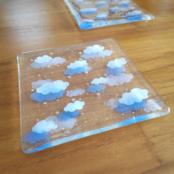 3層の雲と雨粒のお皿 (16ｃｍ角) 4枚目の画像