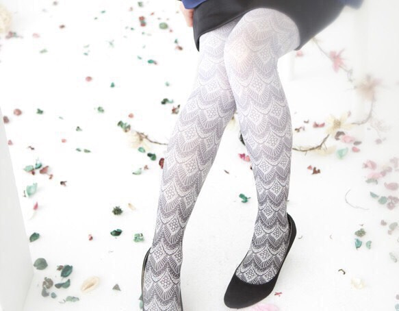 『Square cut race』- Print tights -Monochrome 1枚目の画像