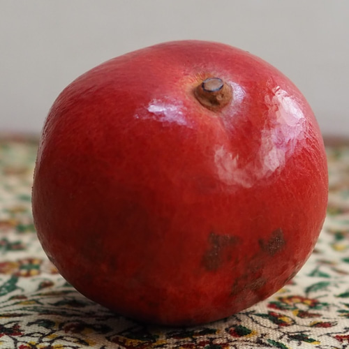 柘榴 / 木彫りの野菜や果物 彫刻 atelier octave 通販 8046691｜Creema