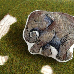 象さん - 羊毛のブローチ 1枚目の画像