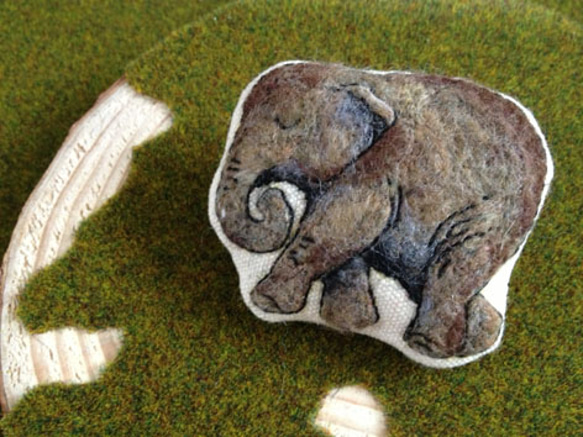 象さん - 羊毛のブローチ 1枚目の画像