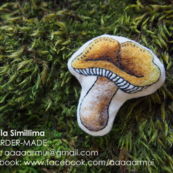 キノコ．フェルトブローチ：Russula simillima 1枚目の画像