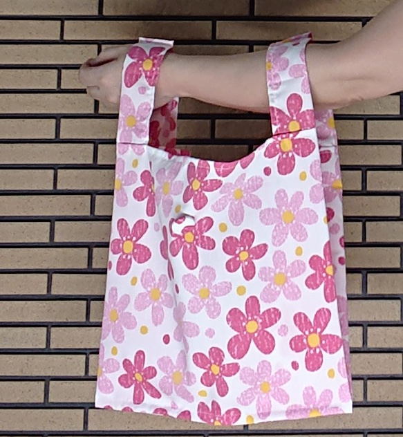 再販『赤とピンクのお花柄 エコバッグ 』レジ袋型 折りたたみ ショッピングバッグ 北欧 母の日 プレゼント 4枚目の画像