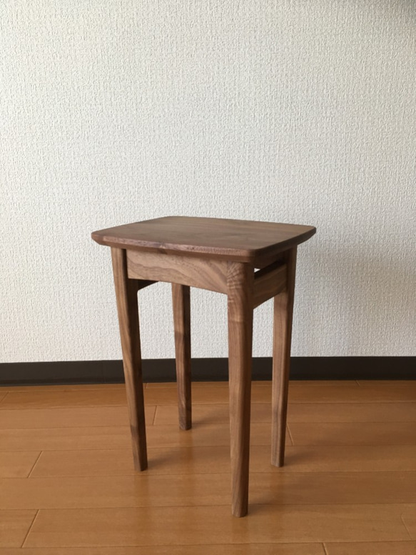 ナイトテーブル/ソファーサイドテーブル（ウォールナット材） 2枚目の画像