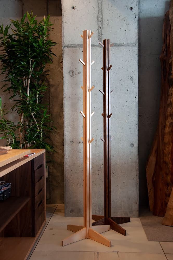 北欧風メープル材のコートハンガー１６０ｃｍ/洋服掛け／鞄掛け／ハンガーラック／ポールハンガー