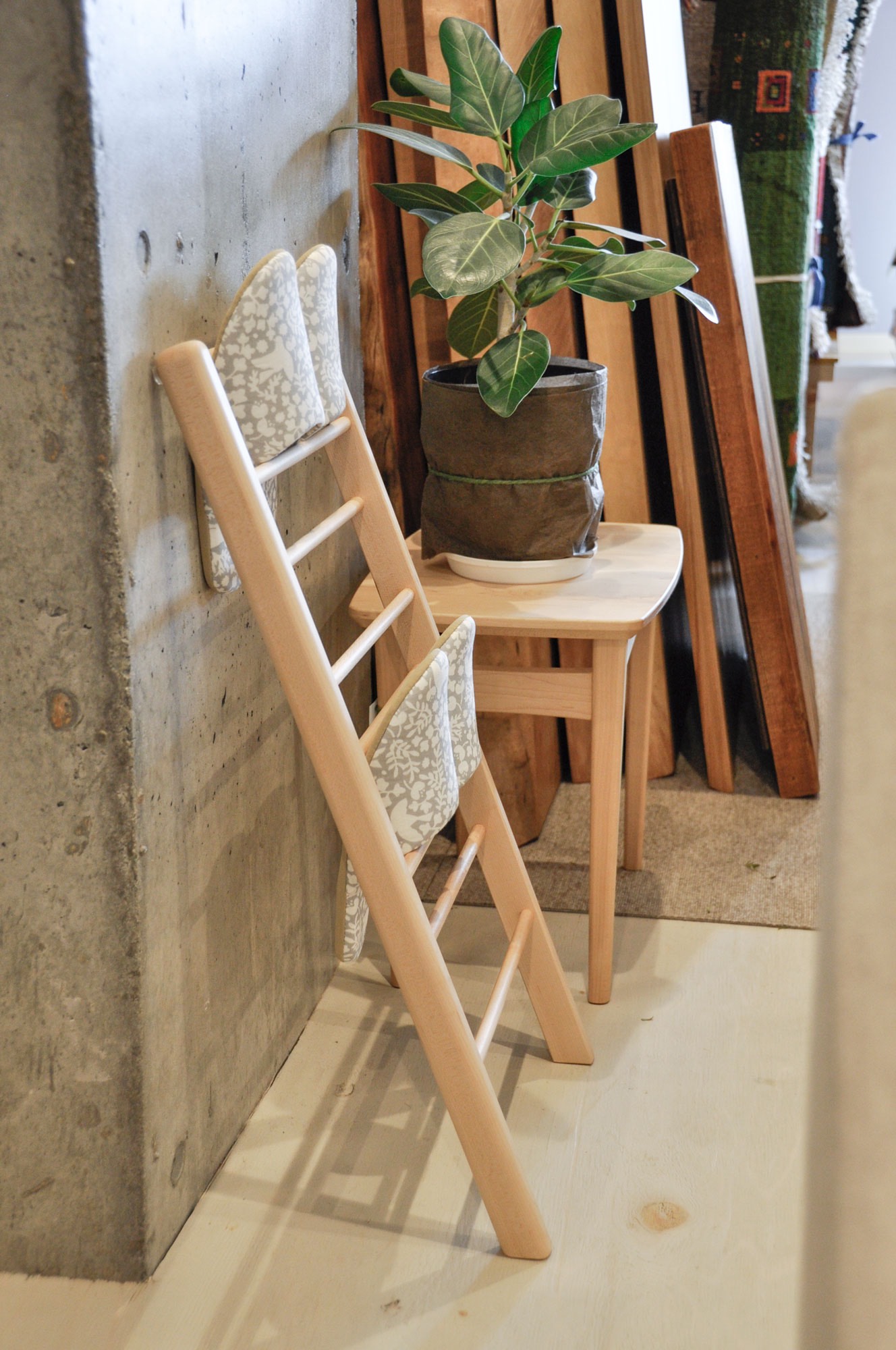 【壁に立てかけるスリッパラック＊メープル材＊】4足分／省スペース／スリッパ収納／選べる材種／玄関家具