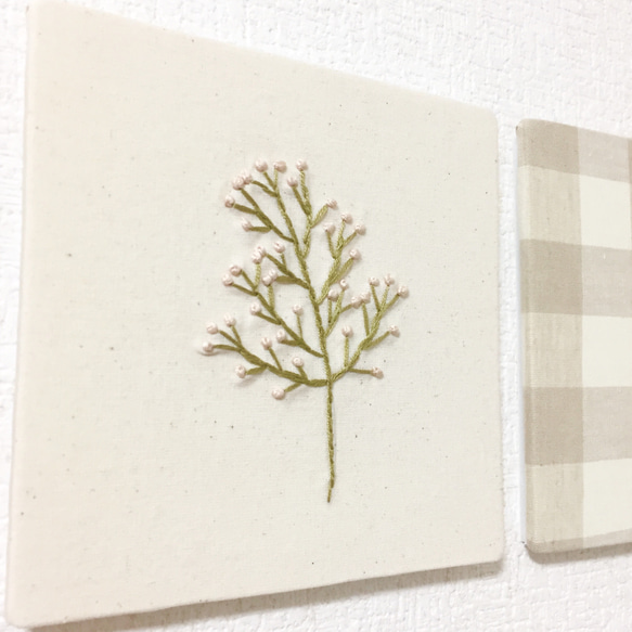 ファブリックパネル 植物刺繍とベージュチェック 4枚目の画像