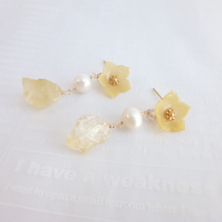 粗切割的黃水晶和花朵耳環 第3張的照片
