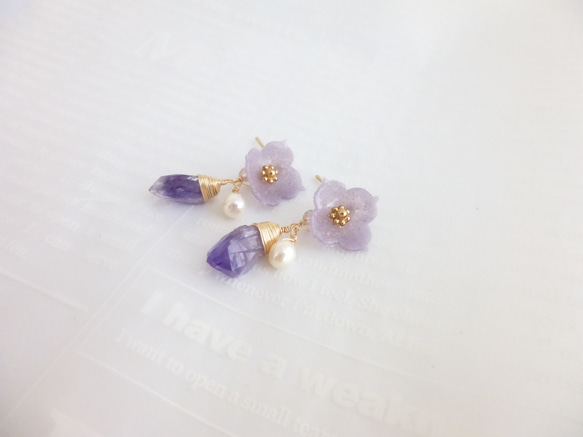 粗切割紫水晶和花朵耳環 第1張的照片