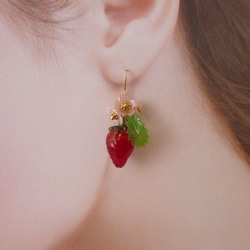 ★2020年新款★花草莓耳環和耳環 第4張的照片