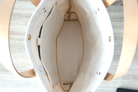 帆布（キャンバス）×イタリア産レザー（本革）のトートバッグ 4枚目の画像