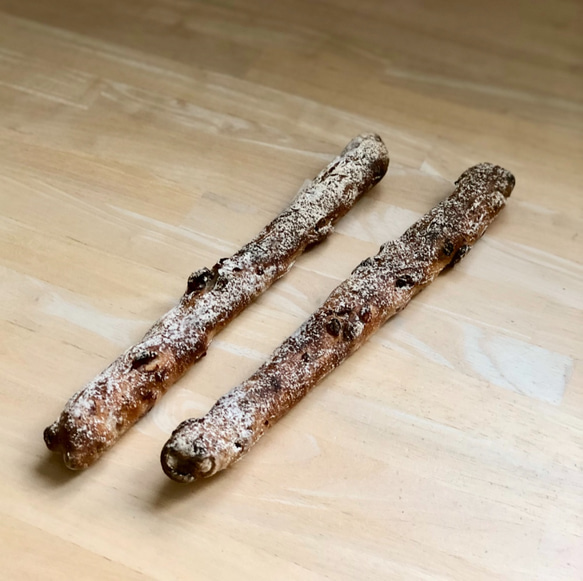 【リニューアル】クランベリーとくるみ 2本【自家製酵母・国産小麦】【卵・乳製品不使用】 1枚目の画像