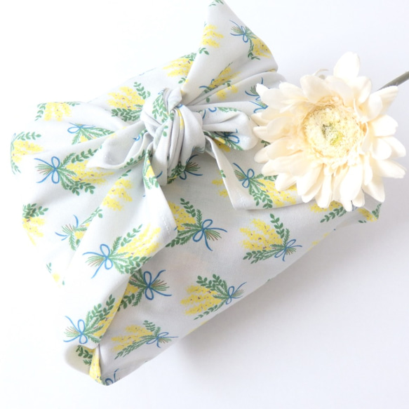 ミモザの大判ハンカチ〈オリジナル生地〉お弁当包みなどに♪ 2枚目の画像
