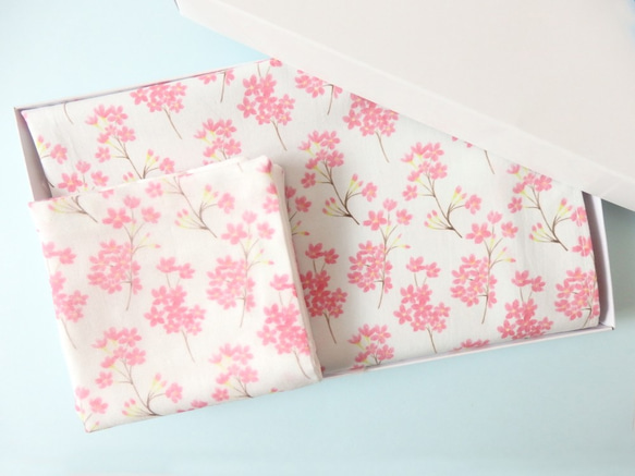 早割♪春まで限定〈特集掲載〉桜のふわふわガーゼハンカチと風呂敷ギフト〈早割中♪〉母の日 ギフト 送別 誕生日 春 1枚目の画像