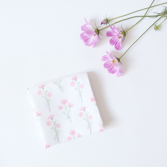 秋冬 コスモスのふわふわガーゼハンカチ 2枚目の画像