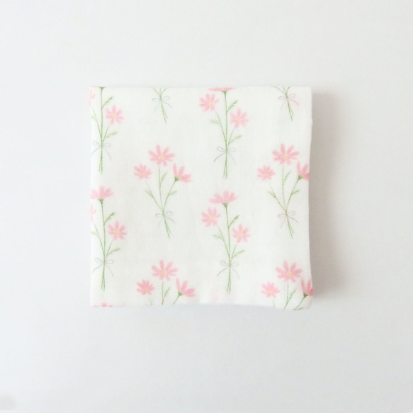 秋冬 コスモスのふわふわガーゼハンカチ 1枚目の画像