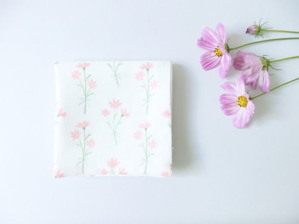 秋冬 コスモスのふわふわガーゼハンカチ 7枚目の画像