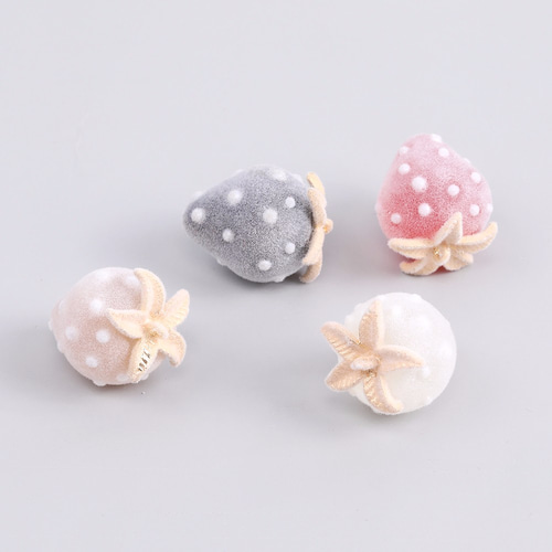 A3440-1 4個 いちごチャーム 樹脂製イチゴチャーム かわいい