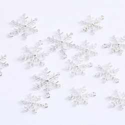 M8836 100個 クリスマスチャーム 雪の結晶 ミックスサイズ 10mm＆13mm カン付き シルバー（100ヶ） 3枚目の画像