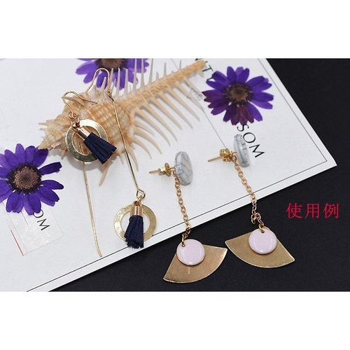 M2040_2 30個 メタルパーツ メタルプレート 三角 1穴 ゴールド