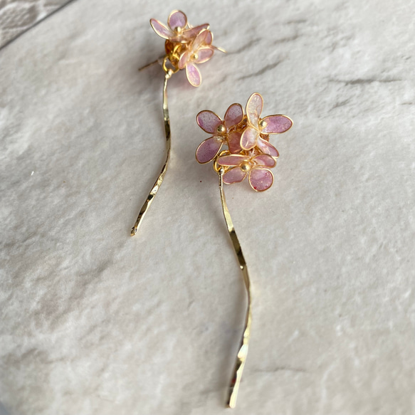モーヴピンクの小花が大人可愛い♡オーブリエチアのツイストイヤリング/ピアス 4枚目の画像